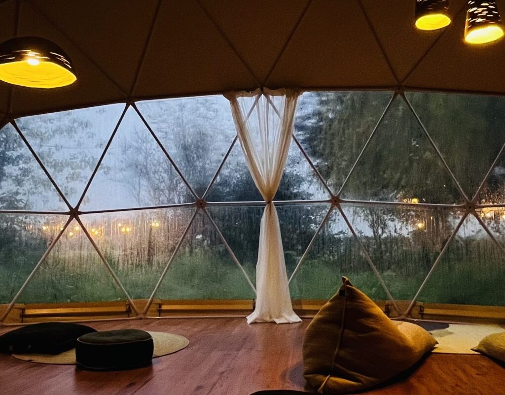 گنبد کبود فضای دورهمی